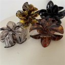 pinza in plastica a forma di fiore